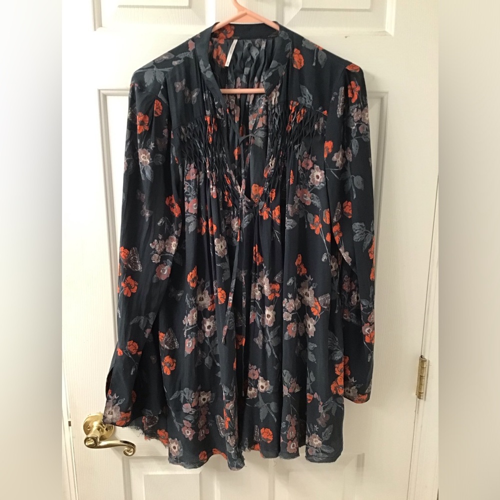 FREE PEOPLE SZ M WOMENS TOP BLOUSE SZ M OVERSIZED EUC BUTTERFLY FLOWER